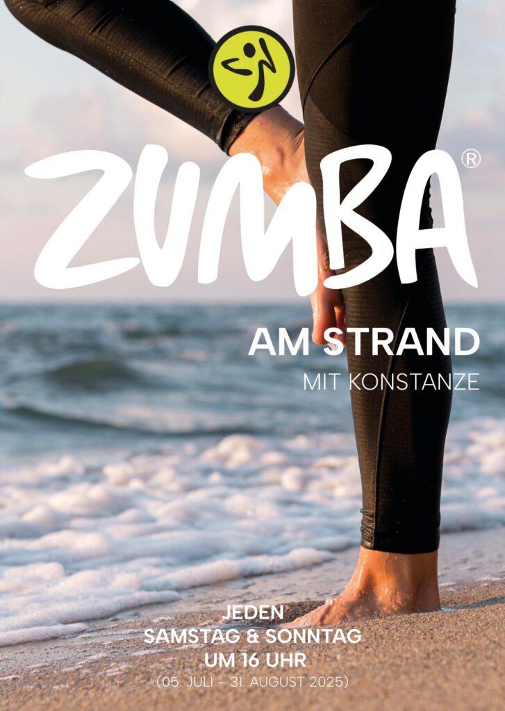 Vorderseite des Zumba-Flyers: großer Schriftzug über einem Foto am Strand, Kurstermine unten